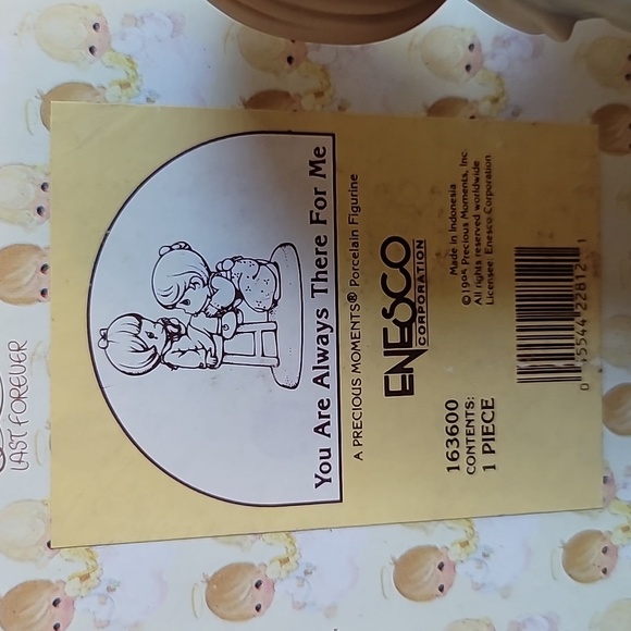 Precious Moments Figurine - Picture 2 of 4